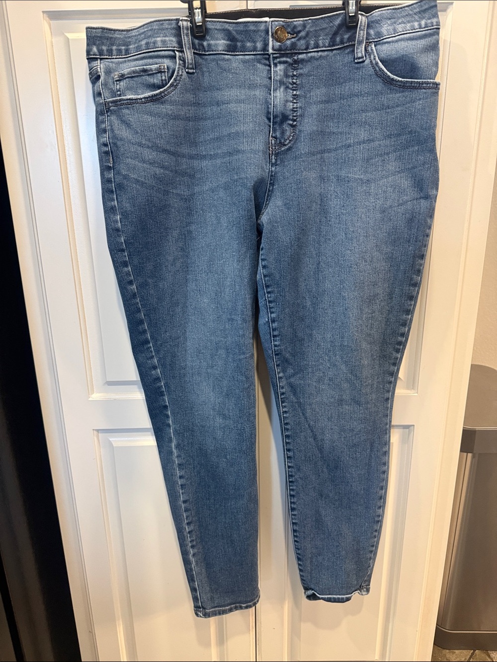 Ava & Viv Light Blue Cropped Stretch Jeans